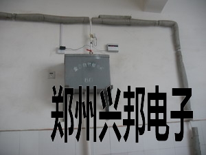 溝槽式廁所節水器在鄭州二七區長江東路小學安裝現場